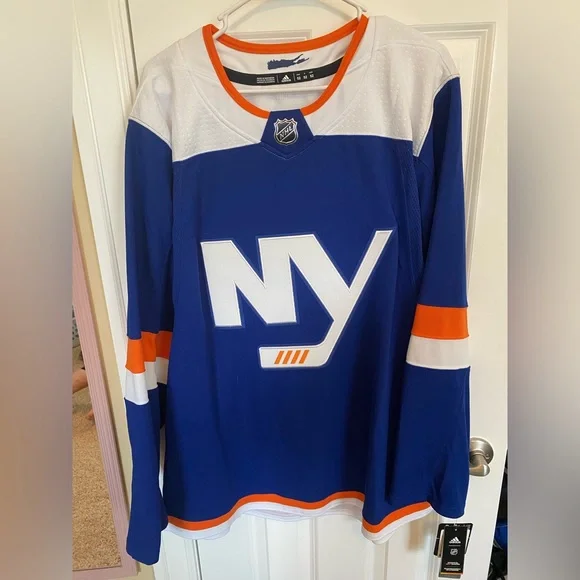 New York Islanders Alternate Jersey - Picture 1 of 4
